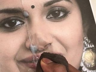 Keerthi Suresh close -up gezicht cumtribute