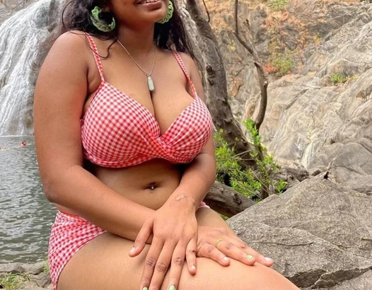 Desi svastika ki nangi plesni video