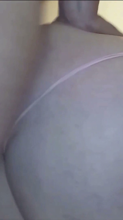 Orta yaşlı seksi kadın hizmetçi götten sert sikiliyor | Klip 1