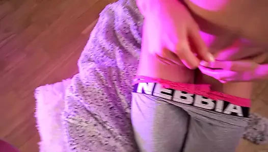 Mia bandini lagi asik ngentot kontol sampai memeknya dicrot di dalam sampai menganga lebar