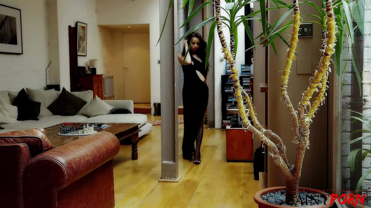 Amica Bentley Straddles a Cock with Her Wet and Hairy Pussy