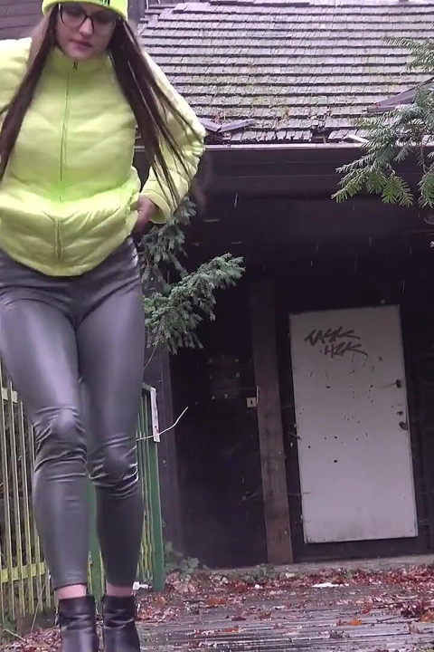 Down In Time by Got2Pee where girls come to piss