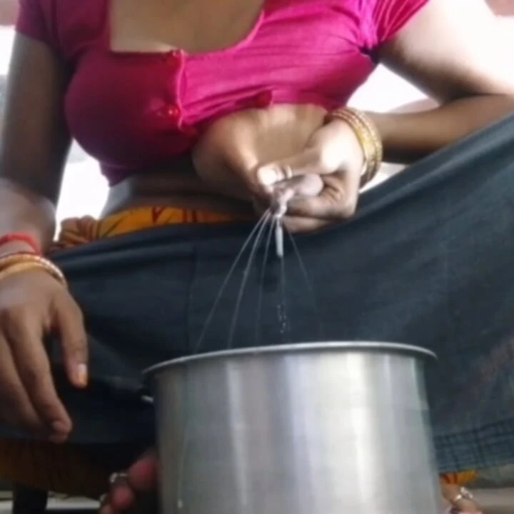 Prachi Apne dudh ka chai banake sasur ji ko piladiya