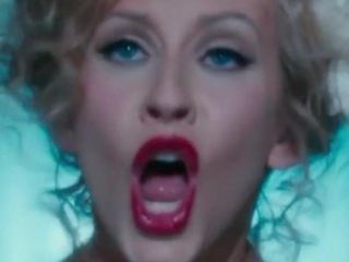 Christina Aguilera, buclă cu limba # 1