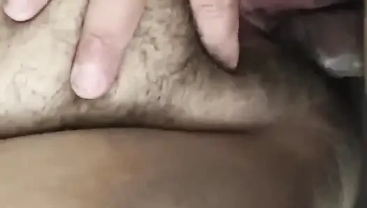 Ngentot memek tebal ibu tiriku dengan kakinya yang menganga lebar