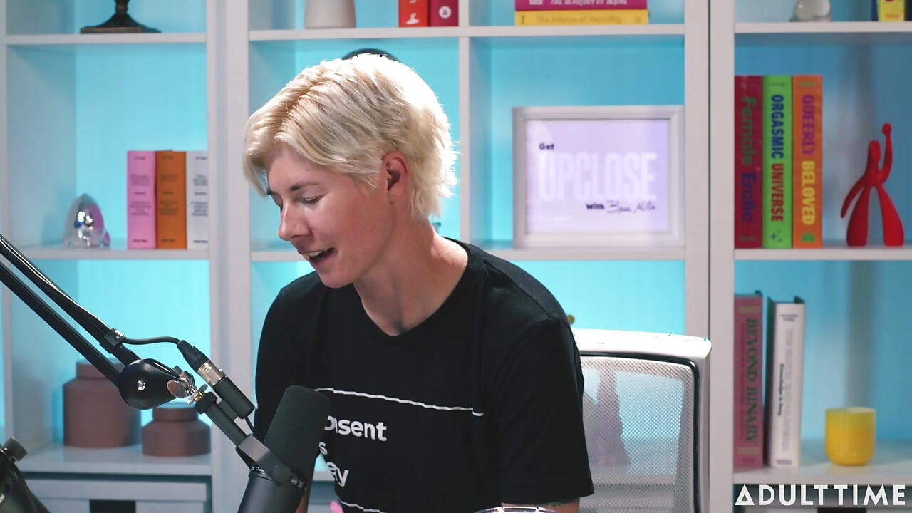 Lilly Bell: Επιδειξιομανία, Sexting, & Ενδυνάμωση: το Podcast Adult Time