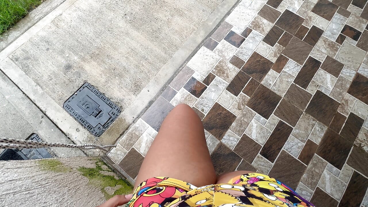 Estou completamente obcecado em me masturbar na frente dos meus novos vizinhos.