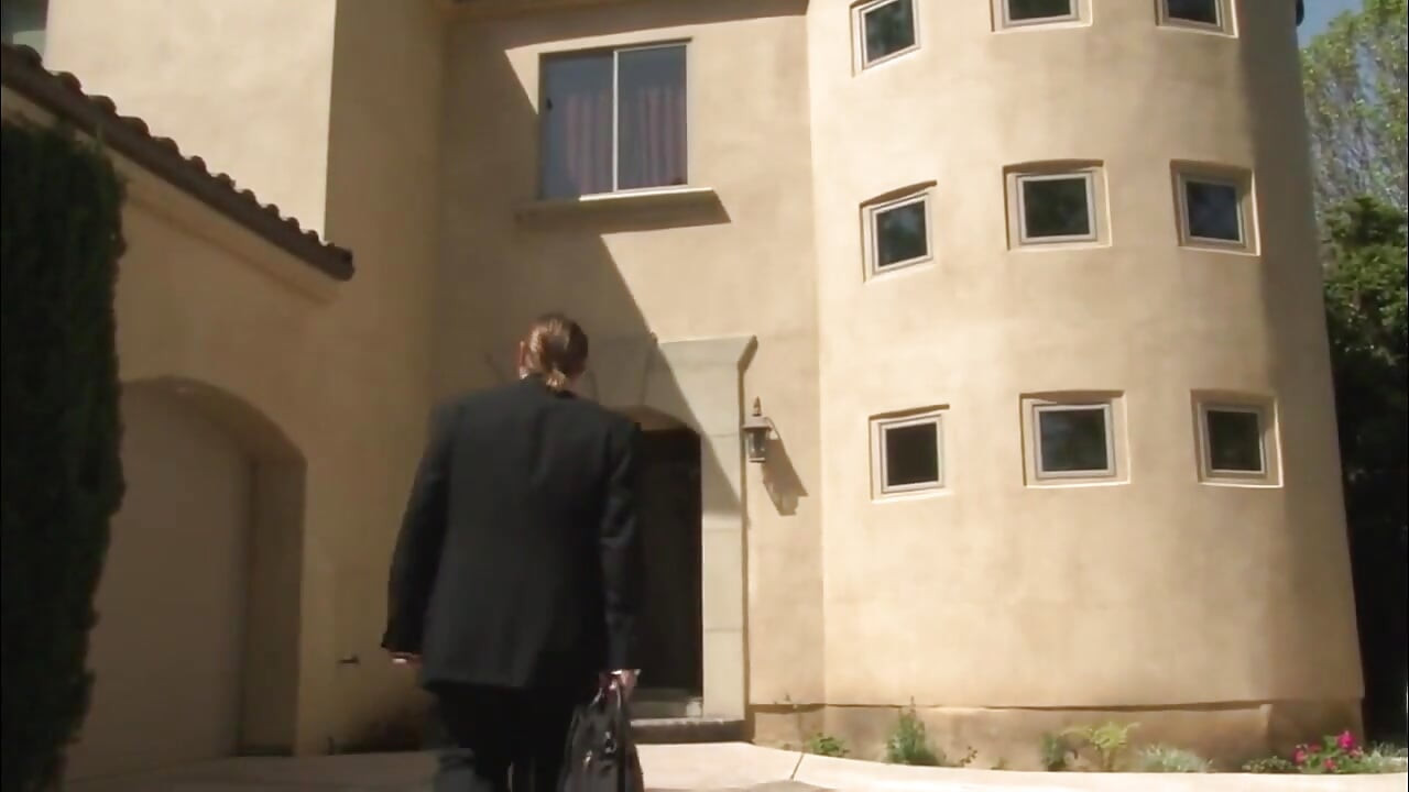 Fetysz dziewczyna w lateksie uderzyła w kuchni