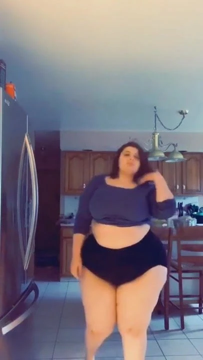 BIG BOOTY BRUNETTE 02