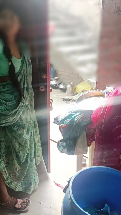 Seeing sister-in-law alone in broad daylight,Hindi Sexy Video,Indian Sexy Video,Desi Sexy Video,Sexy Video,Sex Video,XXX Video | Clip 2