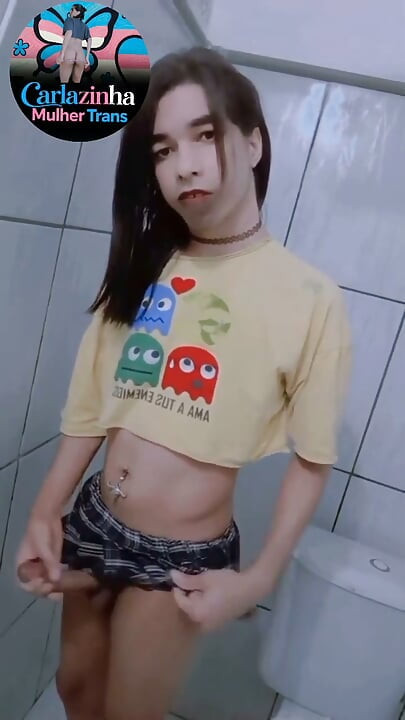Dia Carla Wanita Transvestit Muda Dalam Seluar Pendek Dan Seluar Dalam Nakal