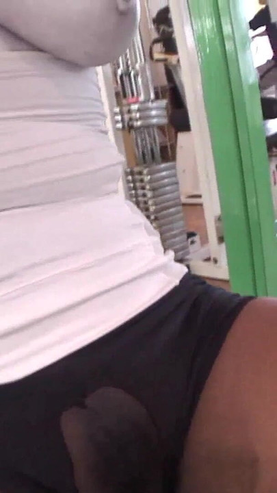 Must-see moment from "Asiatin 22 Jahre body Paint im Gym - wer merkt es"