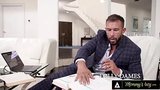 Annesinin oğlu - Lolly Dames kocasının belden bağlamalı anal dp ile cherry kiss'i sikmesinde yardımcı oluyor