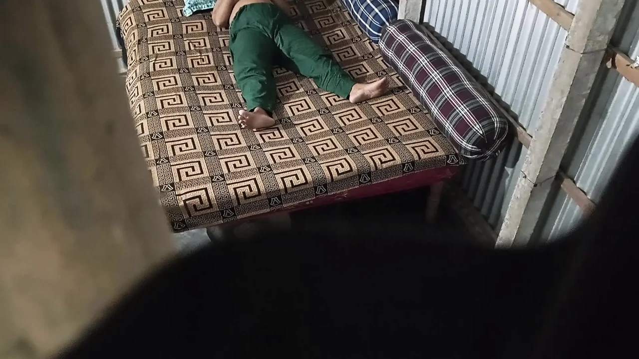 我的阿姨在家的热辣视频