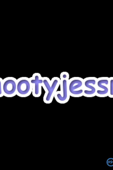 Orta yaşlı seksi kadın üniversiteli adamı baştan çıkarıyor