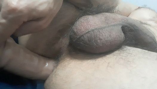 Sexy Borila trainiert Arsch-zu-Mund mit Dildo