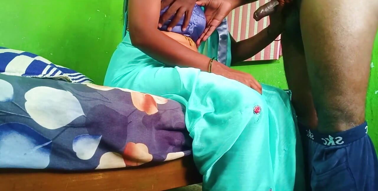 Ammu mostrando tetas en sari y sexo con amigo