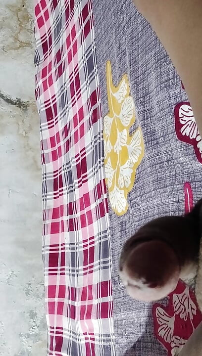 Sora mea vitregă m-a văzut lovindu-mi🍆 pumnul și apoi a făcut o plimbare până la țară.