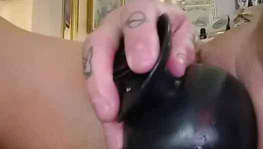 Fuck whore blowing up her loose huge cunt