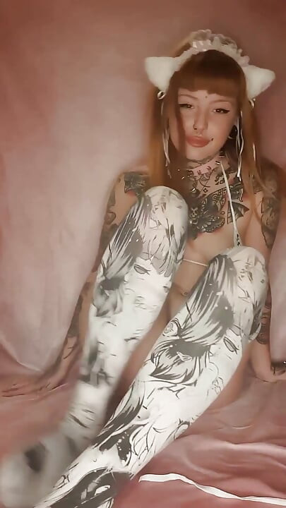 Roztomilá submisivní kitty miluje hrát