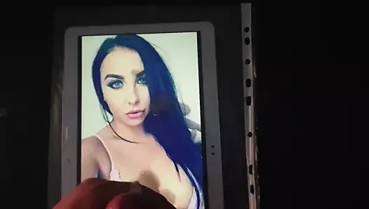 Leena paul haraç gibi görünüyor