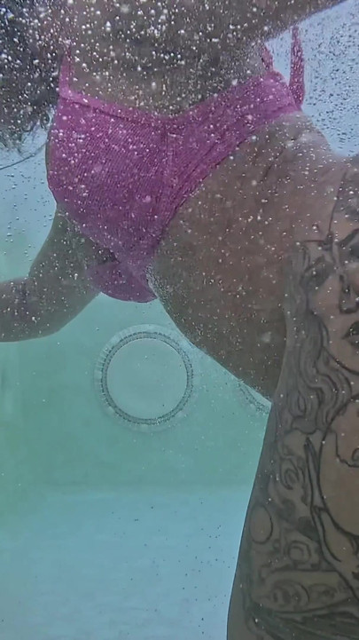 Lofi Melodies와 함께하는 편안한 밀프 자쿠지