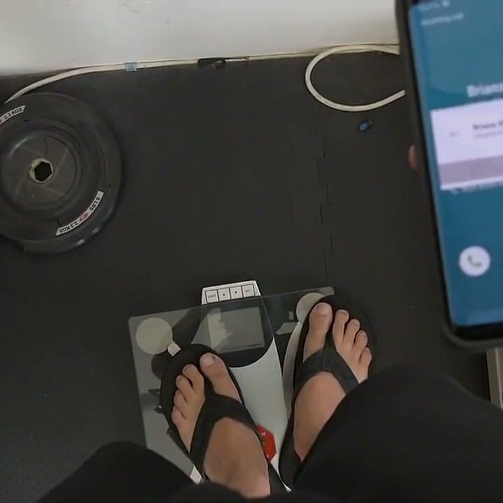 沉迷于继子的好朋友：巨乳Mercedes Carrera与Ike Diezel
