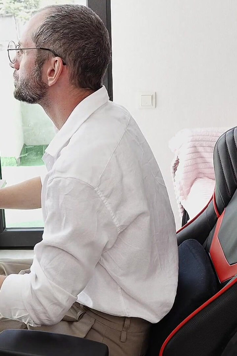 A Cute Twink Interrupted His Stepfather While He Was Working and Asked Him to Fuck Him