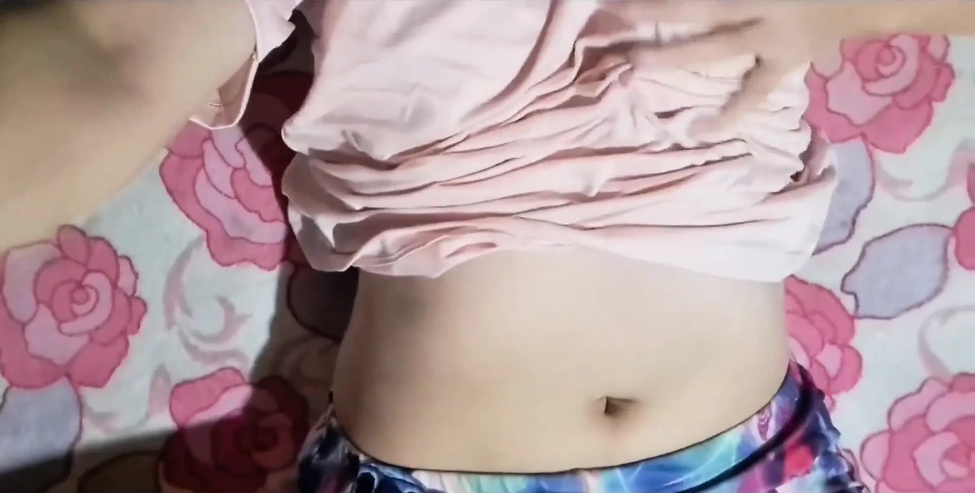 如果你到了你的房间, 看到你的继妹在床上裸体, 你会怎么做？你会像我一样操她吗？