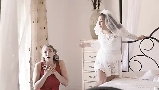 Girlsway - Whitney Wright gelin April O'neil ile şenlik yapmayı planlıyor ama bella rolland onun yerini alıyor