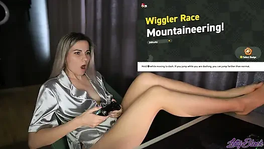 Геймерша получает сладкий оргазм во время стрима