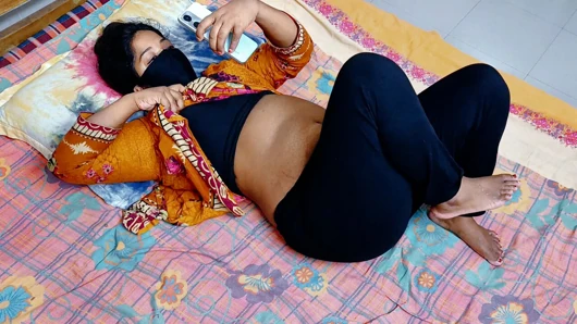 Hintli bangla genç kız ateşli mastürbasyon yapıyor