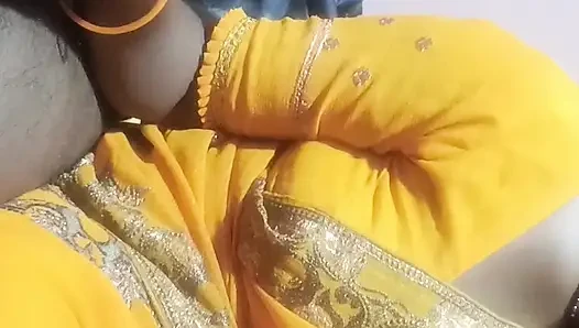 Desi Bhabhi Gave a Handjob and Then Got Her Ass Fucked