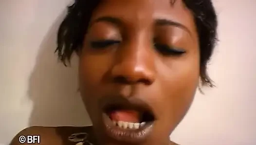 Ibu rumah tangga asal wallonie, bagian 3 - memek sora