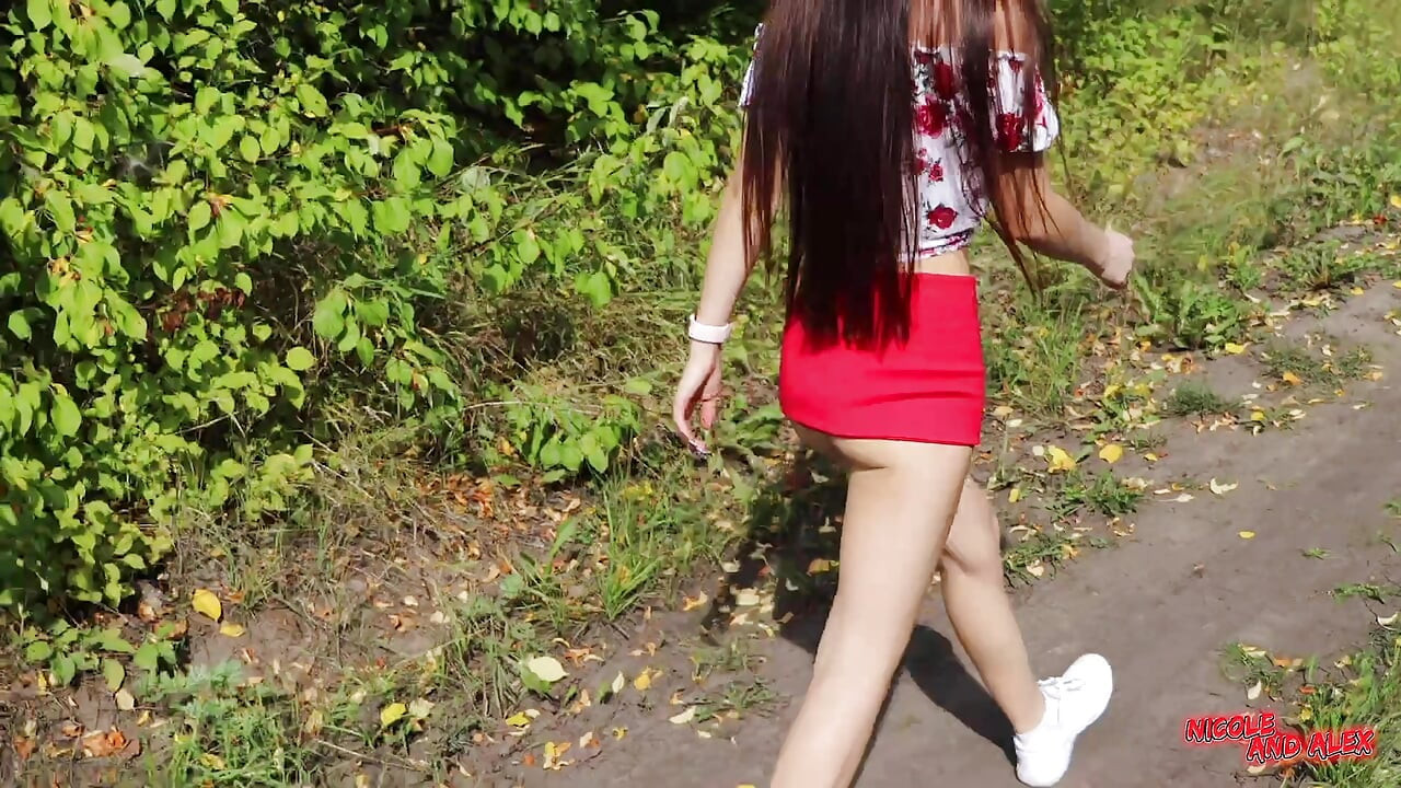 Ngentot pacar sahabatku di hutan