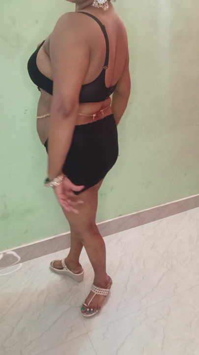 Indian bbw bhabhi dance and sex saree blouse clear hindi voice | Clip 1