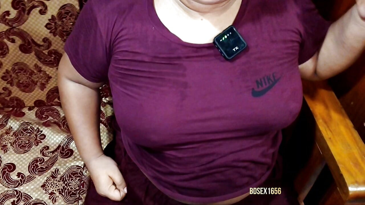 Adik tiriku yang sange tiba-tiba masuk ke kamarku sambil ngintip.bagian 01