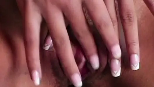 Sinnliche Selbstverwöhnung im Badezimmer