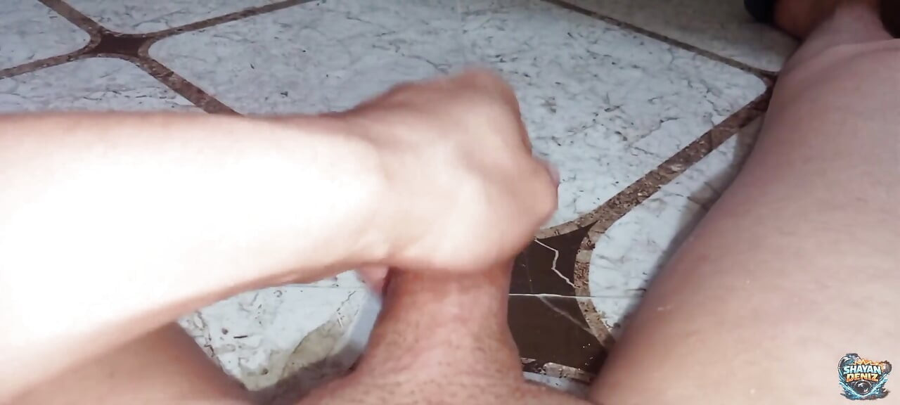 Aku sedang melakukan masturbasi manual pov ketika sesuatu yang aneh terjadi