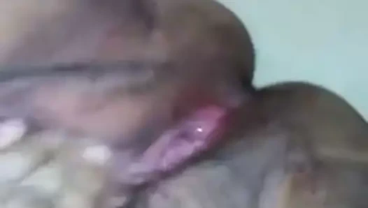 BBW PLAYING WITH HER WET PUSSY