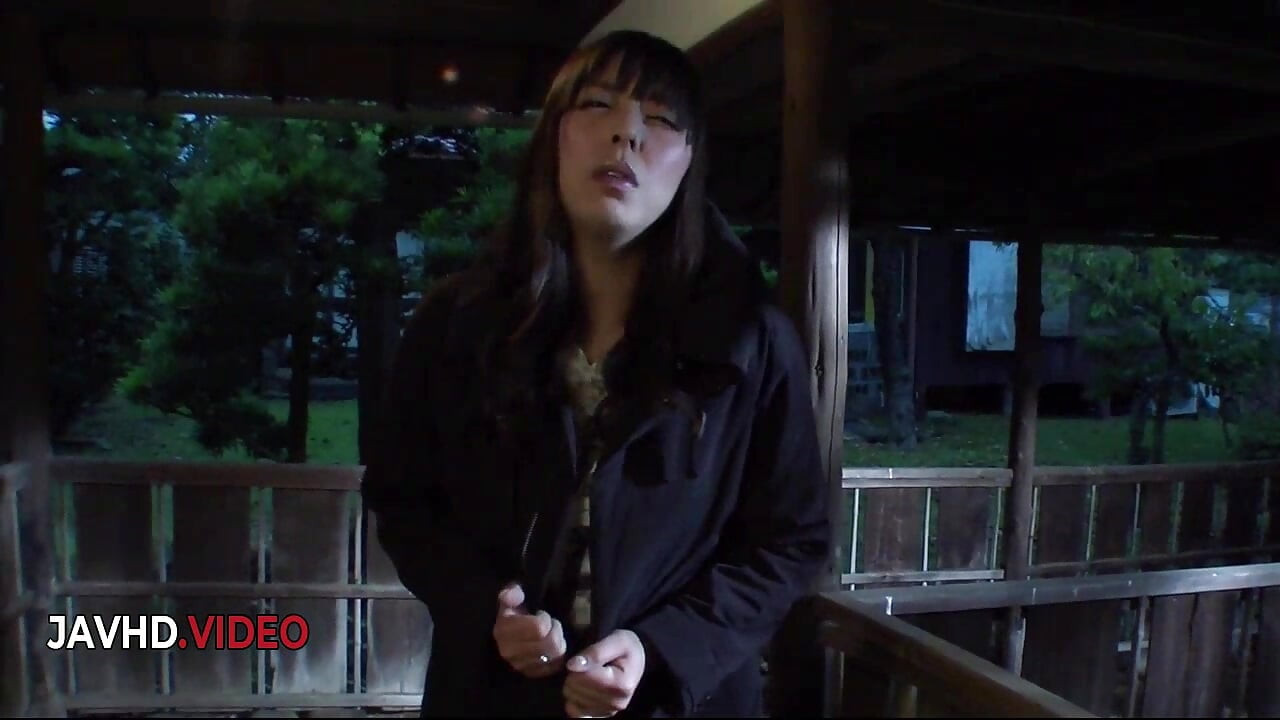 Ryoko Murakami, MILF asiatique coquine, taille une pipe intense