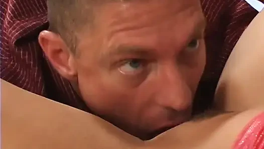 Memek merah muda cewek sange ini dientot habis-habisan