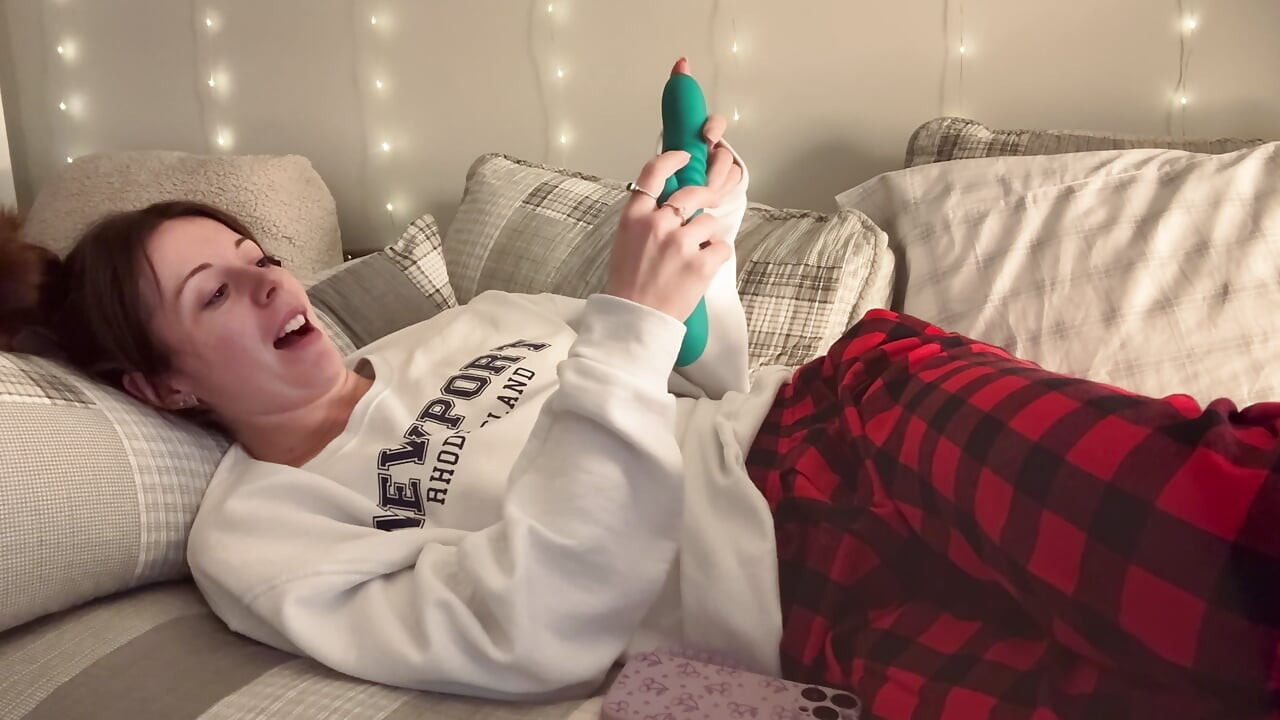 Step Sis Gets Her Toy Back and Uses It to Cum