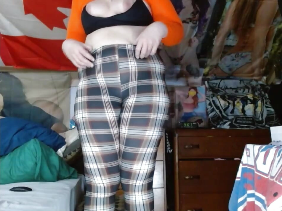 Fat Sissy CosmicJones88 Shakes Big ass in Leggings and without