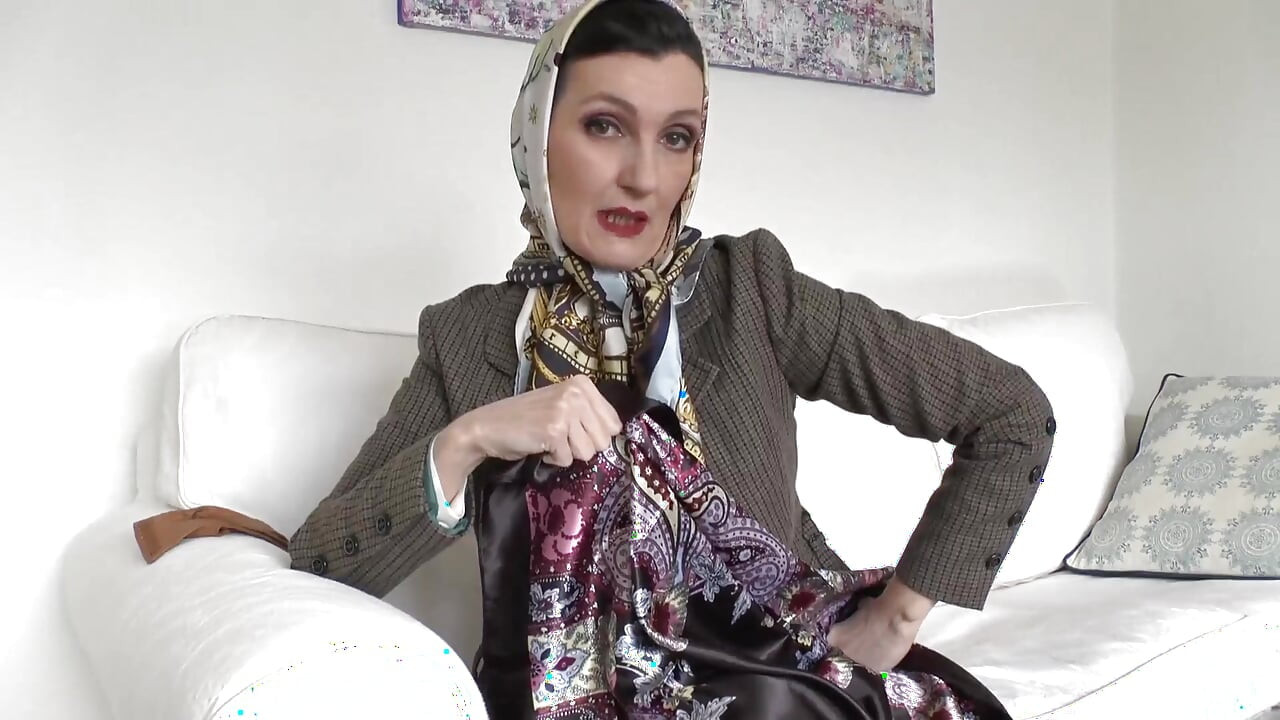 私のサテンのスラット、レディ・ヴィクトリア・ヴァレンテのためのいたずらな日課