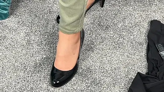 Mrs Mature Feet Strips From Everyday Clothing 416