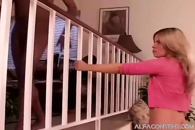 Blonde hot MILF Daphne Rosen pleasing two black cocks in the living room