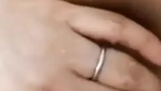 Sıkı amcığıma mastürbasyon yapıyor