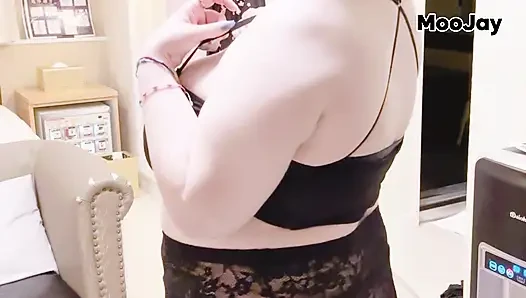 Cewek semok dengan toket besar ini lagi asik main peran sama teman sekamarnya - pov, kamu bisa mengelabuinya supaya bisa nunjukin lebih lanjut?