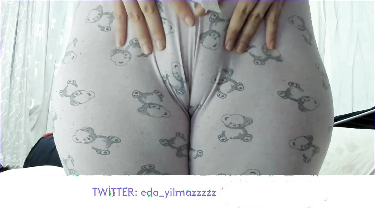 CAMELTOE- MASTURBATE WITH PAJAMAS- RUBBING PUSSY WITH PAJAMAS